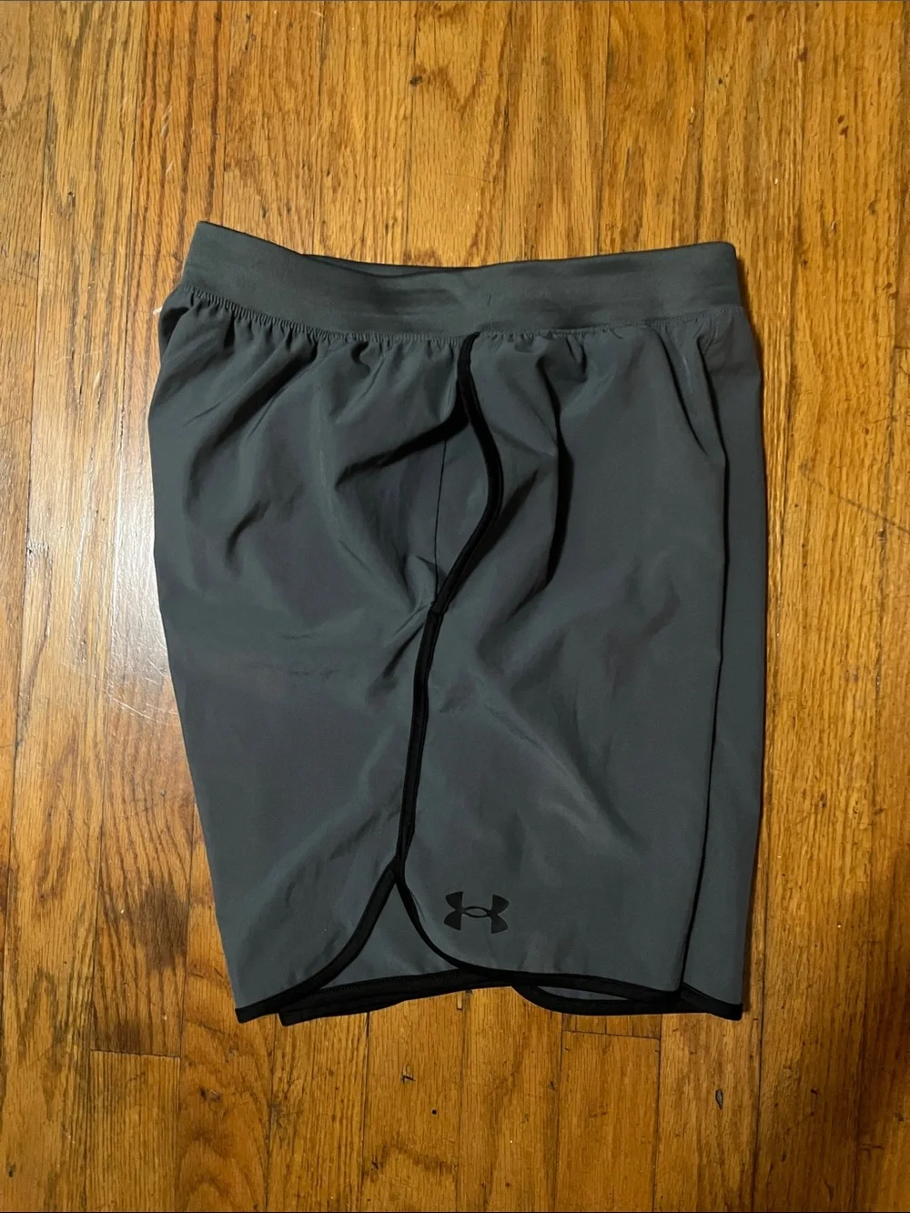 Under Armour Men's Dark Gray Athletic Training Shorts with Black Trim Size Small
